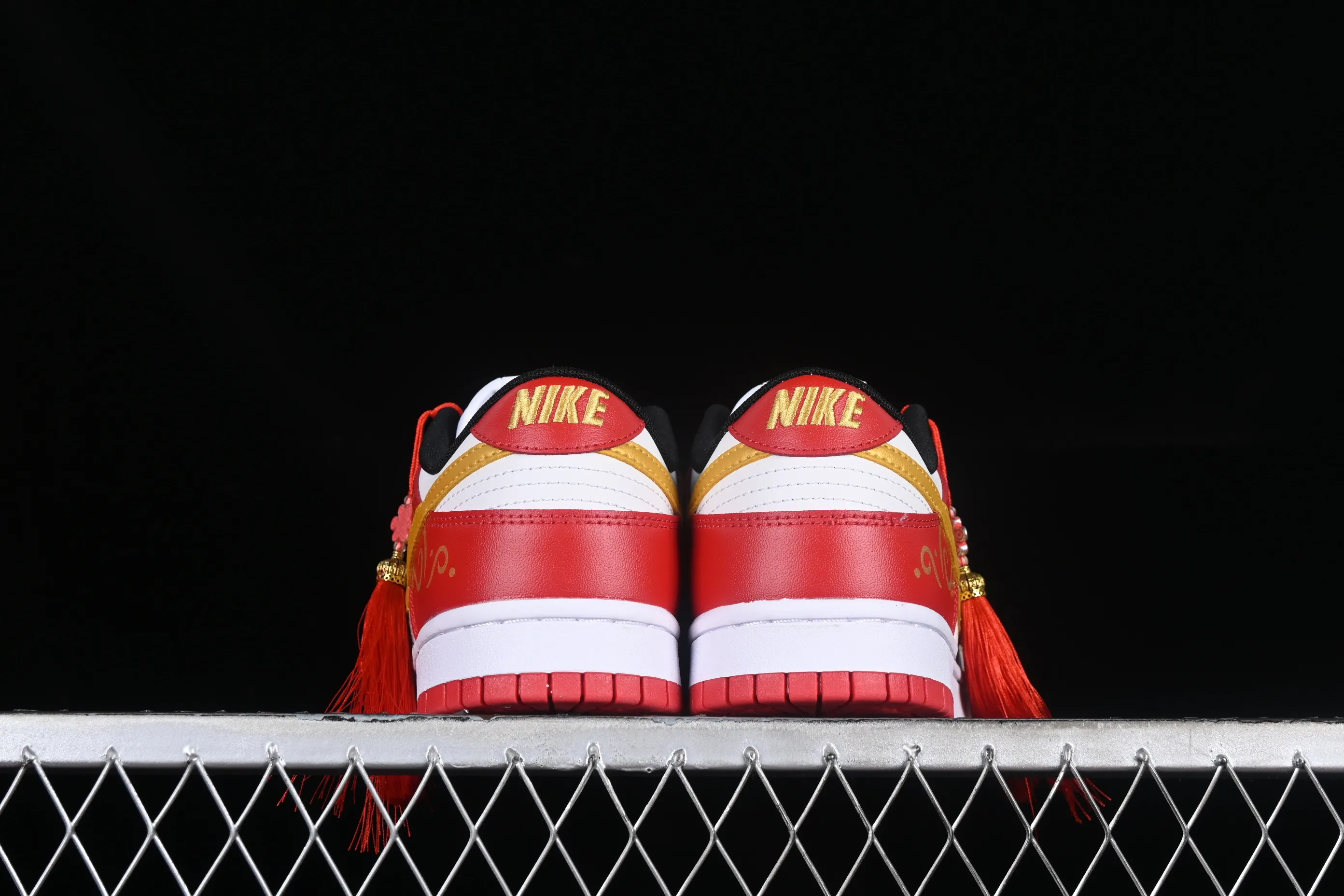 All Categories Nk SB Dunk Series Nk SB Dunk Low Low-top Sneakers Nk Dunk Low Customized Series Chinese Style-Dragon and Phoenix Festive Wedding Shoes FD9762-061